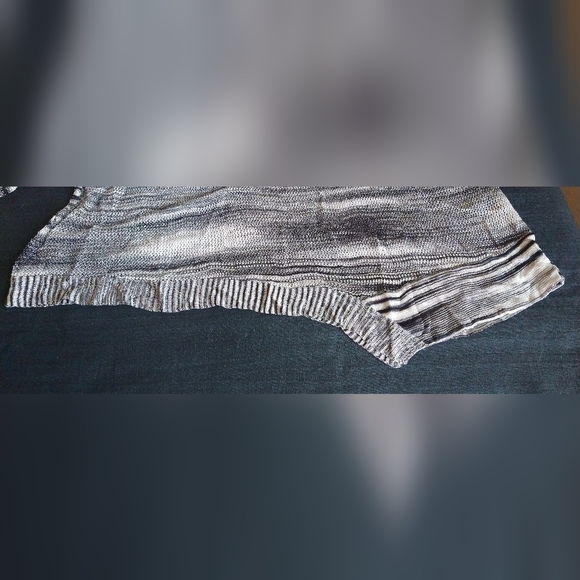 ROCK & REPUBLIC WOMEN'S MISSES SIZE XL BLACK & WHITE LOOSE KNIT TOP SEMI SHEER - Picture 6 of 7